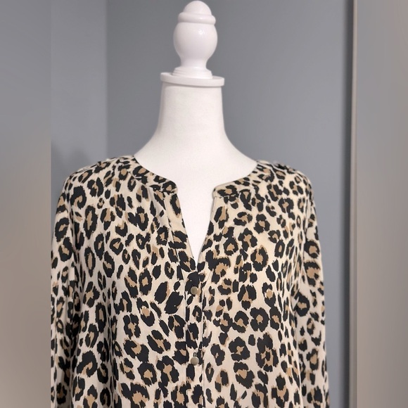 Chico's Women's Animal Print Long Sleeve Blouse Cheetah Print Size Medium - Picture 2 of 9